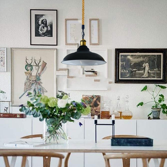 Zwarte schuur hanglamp met gouden houder ~1654