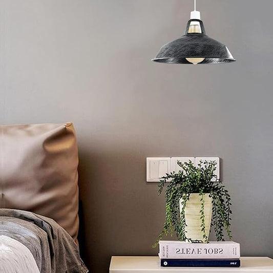 Metalen lampenkappen in de vorm van een zemel ~1396