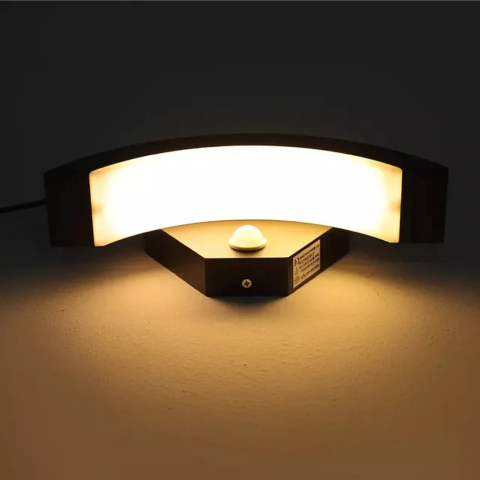 High-end outdoor wall light