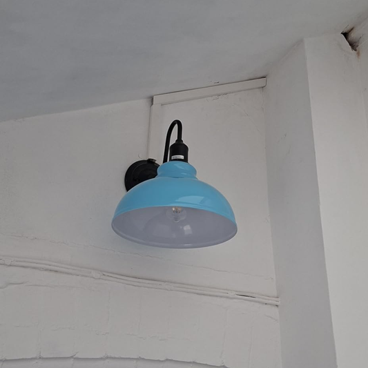 Wandlamp, lampenkap met gebogen vorm en U-vormige handgreep~2016