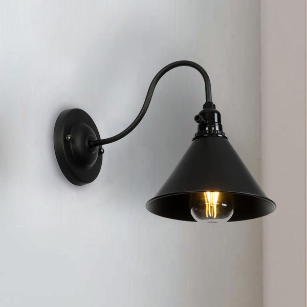 Zwarte kegelvormige wandlamp~2673