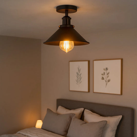Zwarte en gouden plafondlamp met inbouwkap~2144