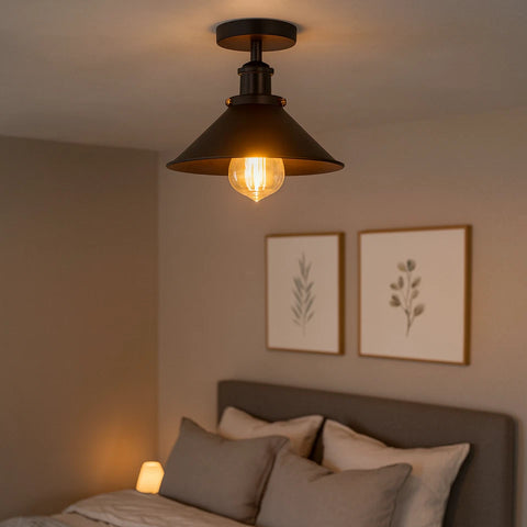 Zwarte en gouden plafondlamp met inbouwkap~2144